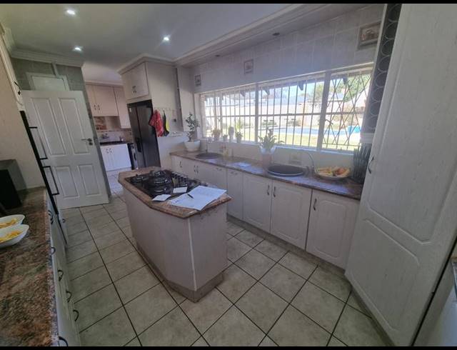 5 BEDROOM HOUSE FOR SALE IN ALBERANTE